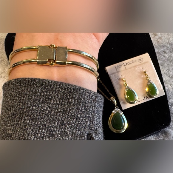 Authentic B.C. Jade Set of Gold Tone Earrings Necklace & Bracelet - Picture 12 of 15